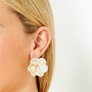 Lilly Pulitzer Splendid Pearl Statement Earrings in Cream